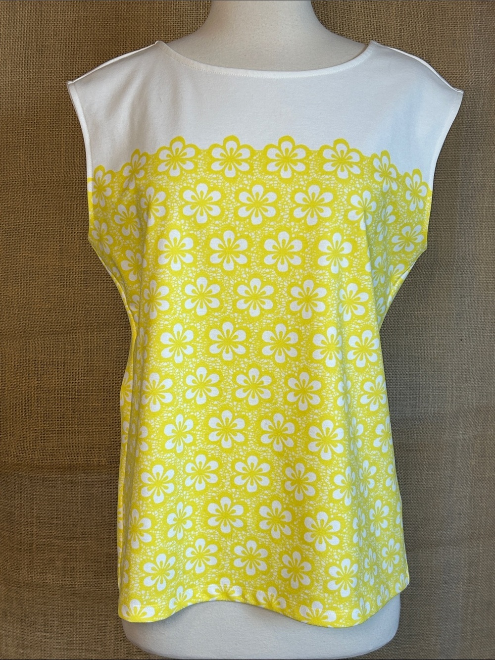 Ann Taylor Yellow and White Floral Cap-Sleeve top size Medium
